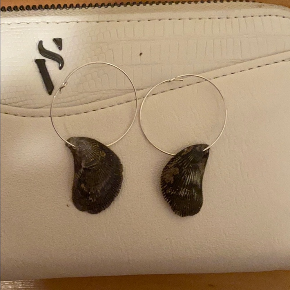 Shell earrings - Picture 4 of 5